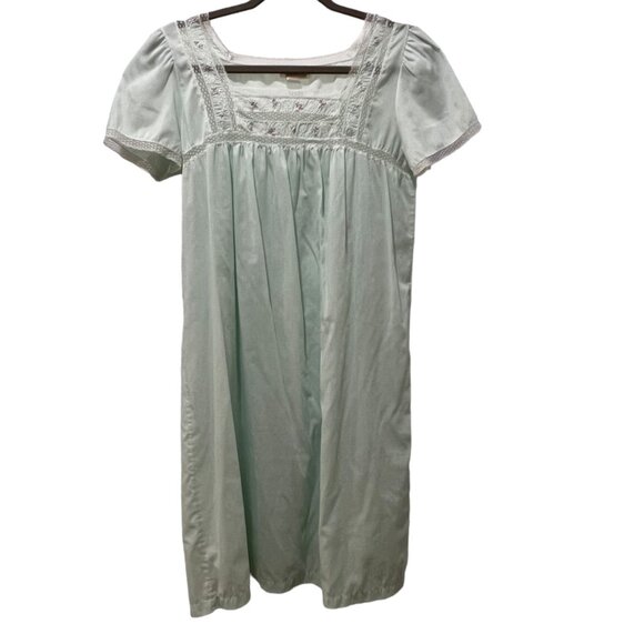 Barbizon Small Light Blue Vintage Nightgown Lace & Smocked Chest - Picture 6 of 9